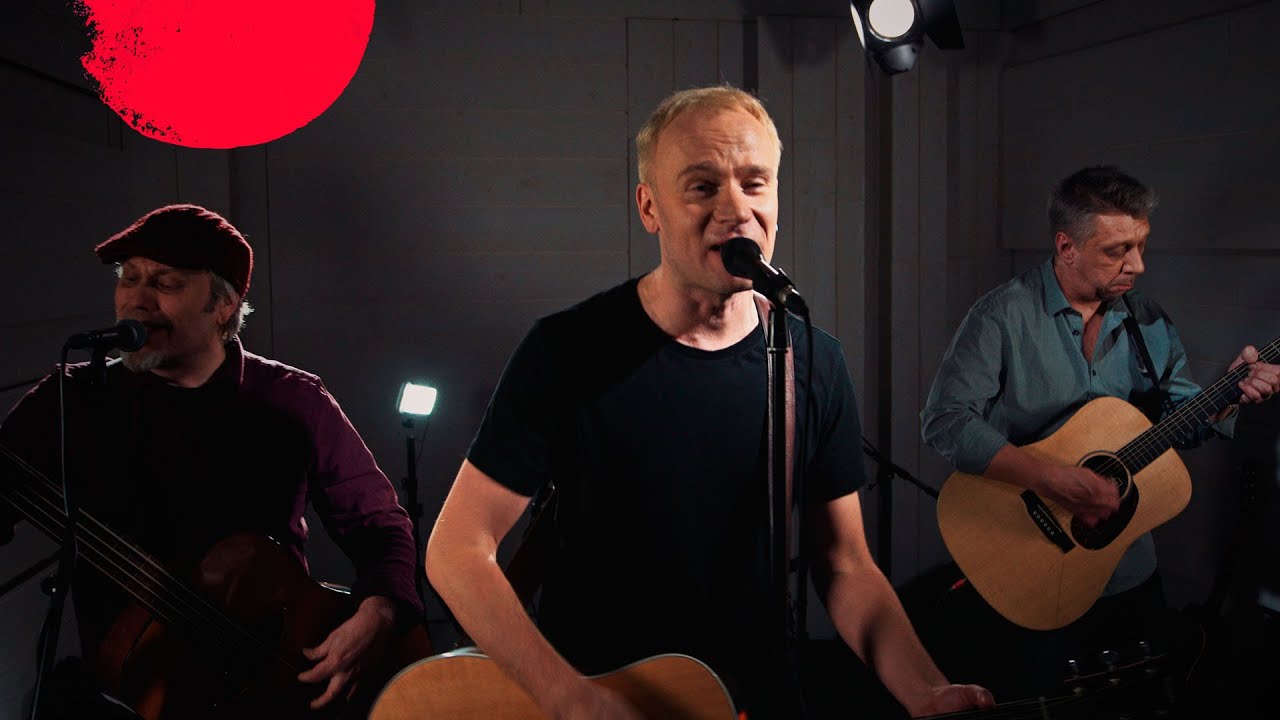 Nelj&auml; Ruusua: Juppihippipunkkari (akustisesti Nova Stagella - 4K)