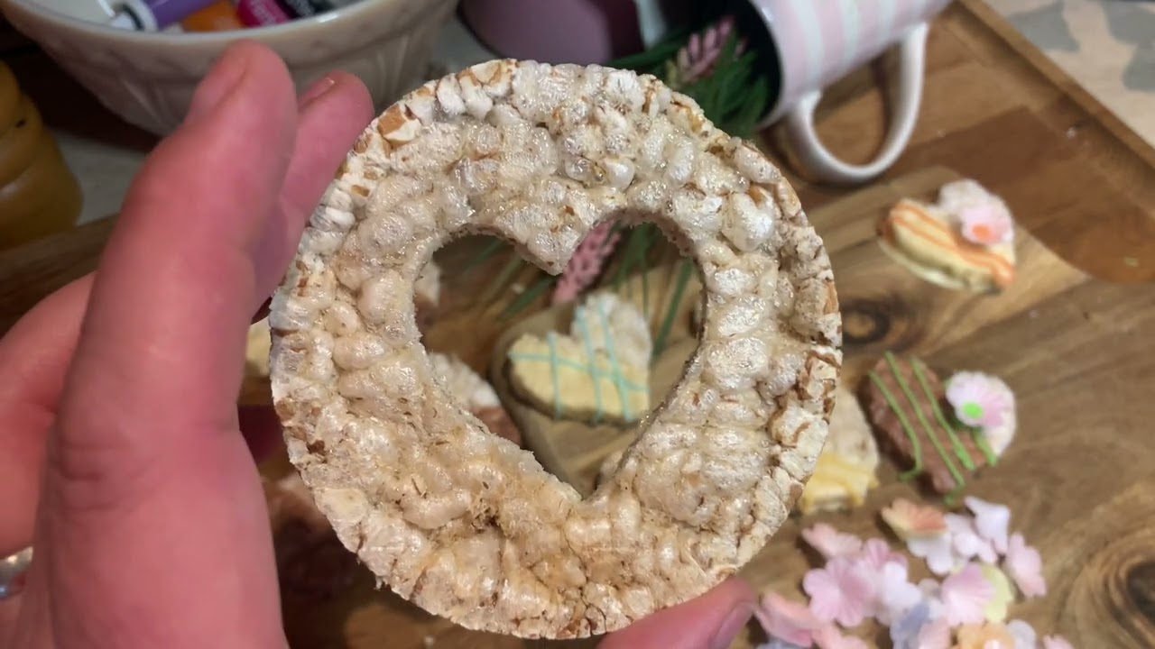 Valentinstag -Herzen aus Puffreis/Mais mit Schokolade verzieren