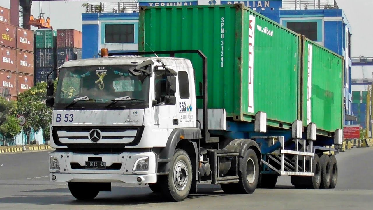 Truk di Sekitar Pelabuhan Tanjung Perak | September 2024