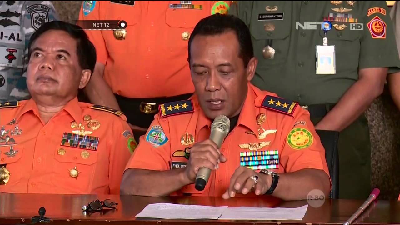 Badan SAR nasional menemukan 2 puing pesawat AirAsia QZ 8501 - NET12