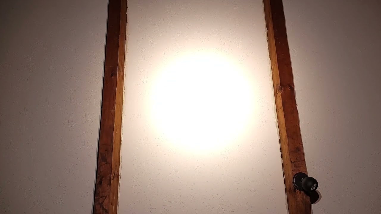 Nichia 519A Quad Domed vs. Dedomed Indoor Beamshot (Acebeam E75)