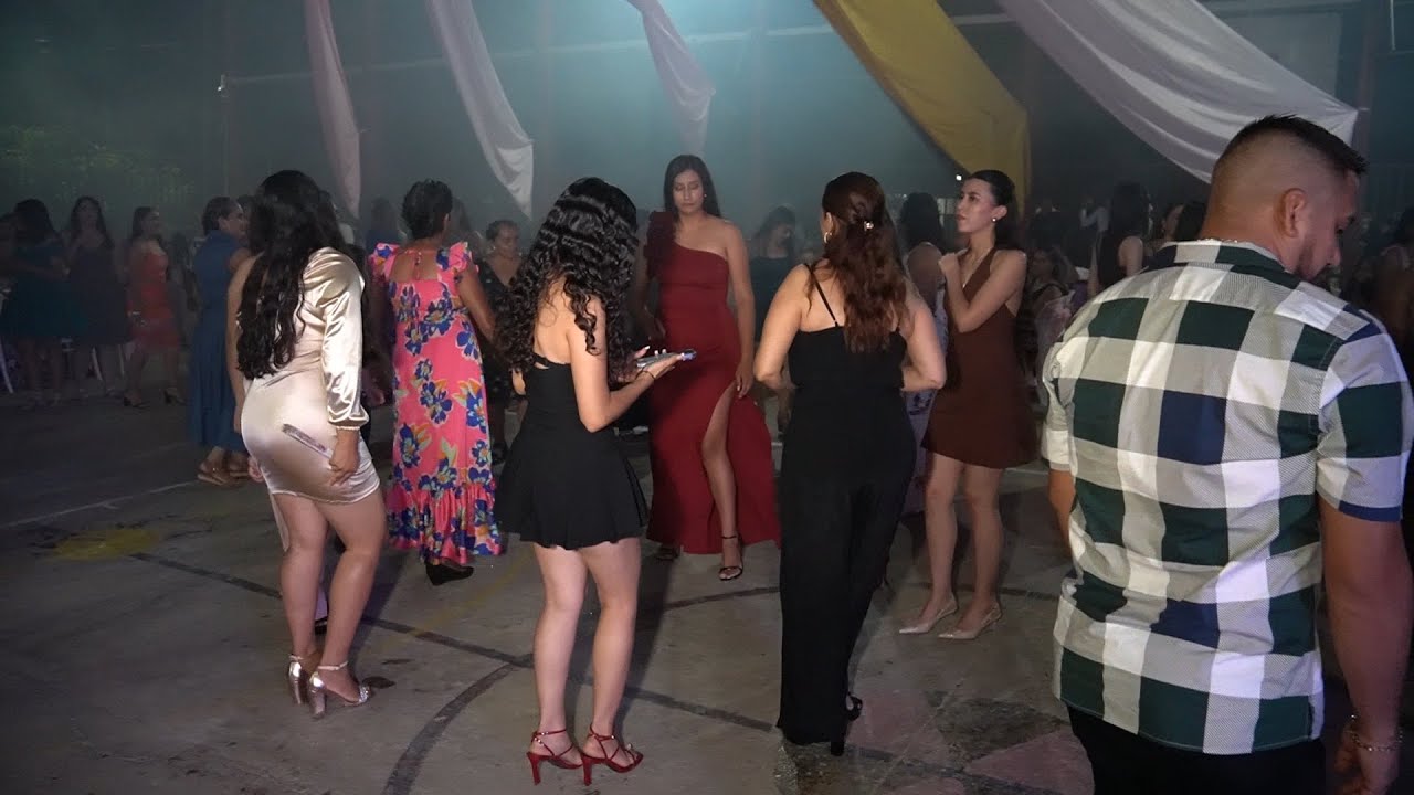 BUENO EL BAILE EN ESTOS 15 AÑOS EN ARROYO GRANDE GRO. PARTE 2 #guerreromexico #bailesmexicanos