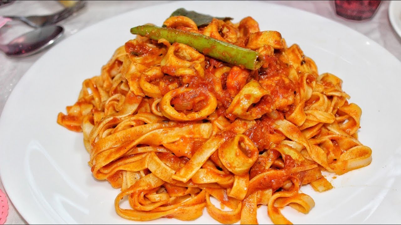 Recette Tagliatelle au calamar au sauce tomateمقرونة تالياتلي بالكلمار وصفة أكثر من روعة