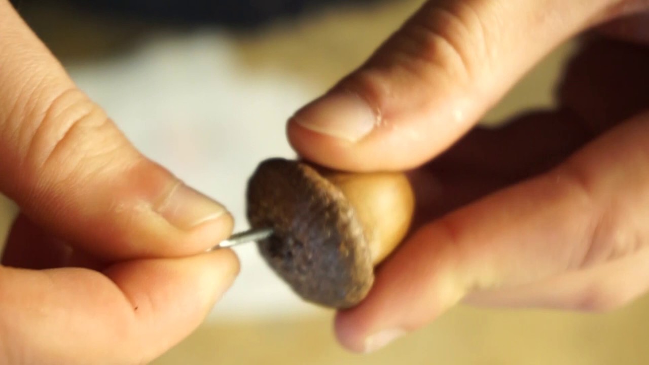 Come fare un portachiavi con una GHIANDA !