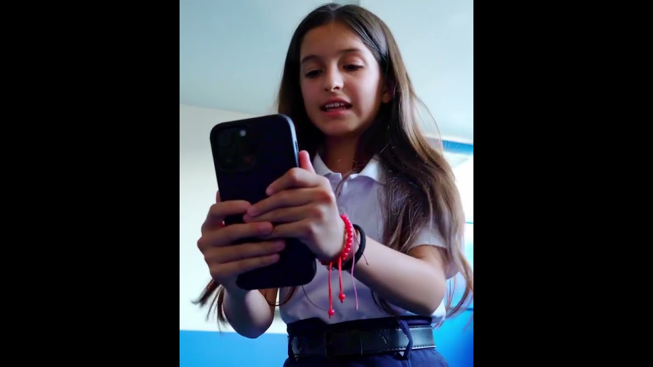 Maestra se burla de su alumna por ser hija de un barrendero. #short #reflexion #historias