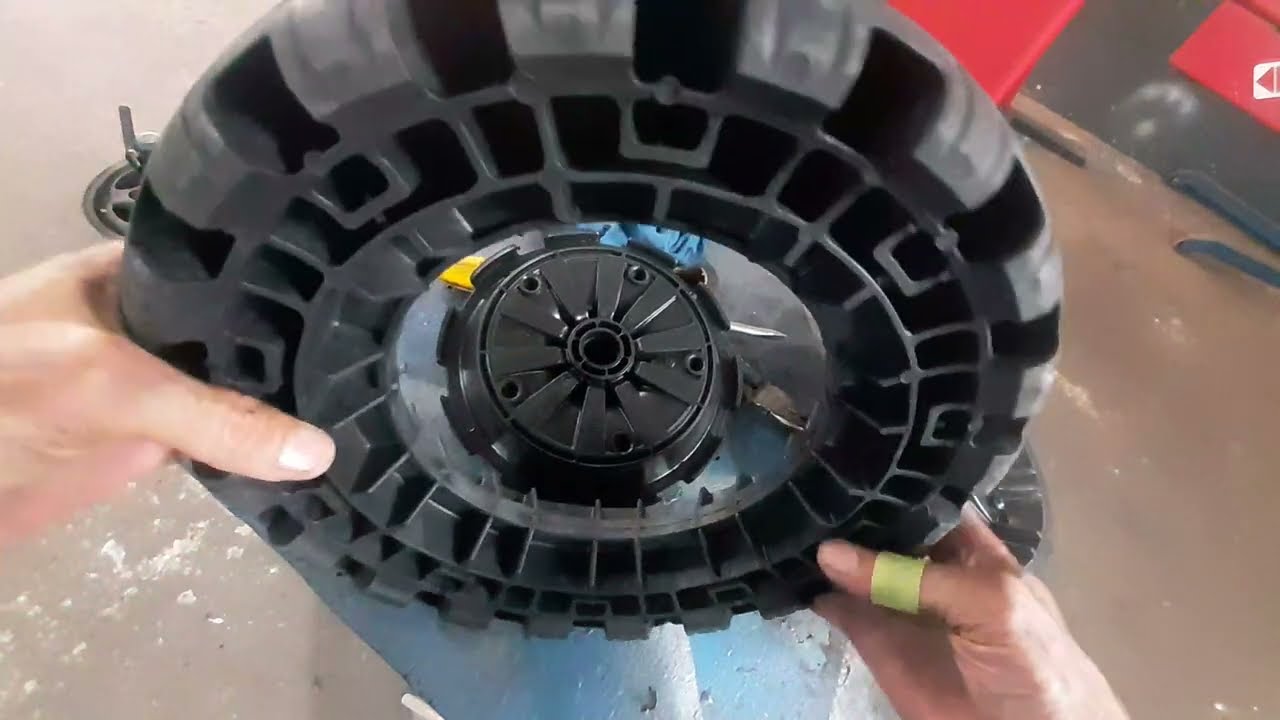 Testando pneu maci&ccedil;o sem c&acirc;mera para carrinho de m&atilde;o