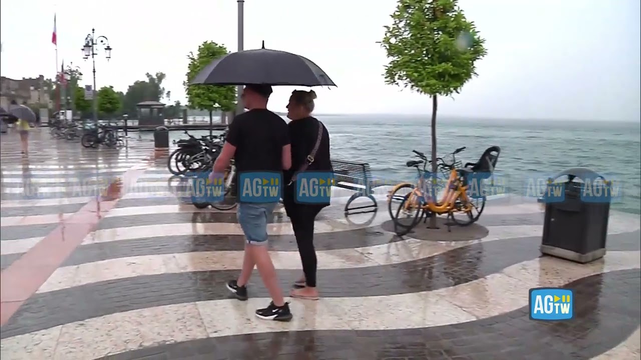 Maltempo, lago di Garda a rischio esondazione: le immagini da Lazise