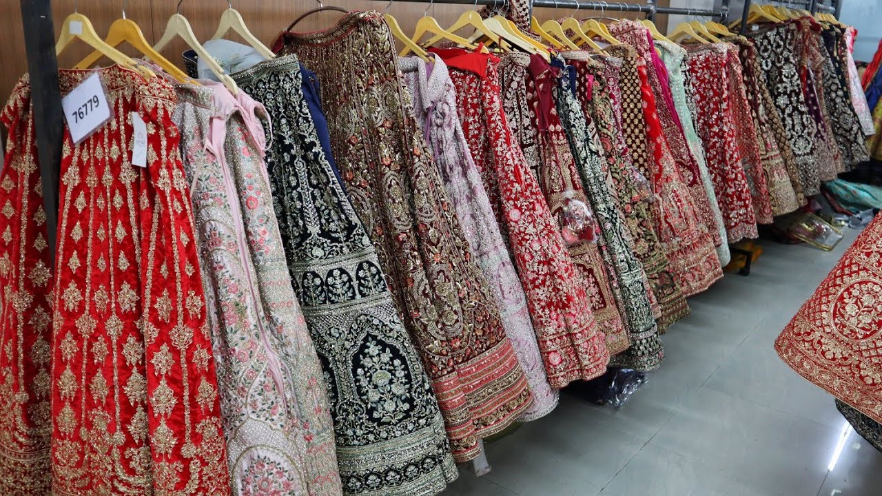लहंगे फैक्ट्री रेट में/LEHENGA WHOLESALE MARKET, LEHENGA SURAT MARKET,LEHENGA MANUFACTURER SURAT.