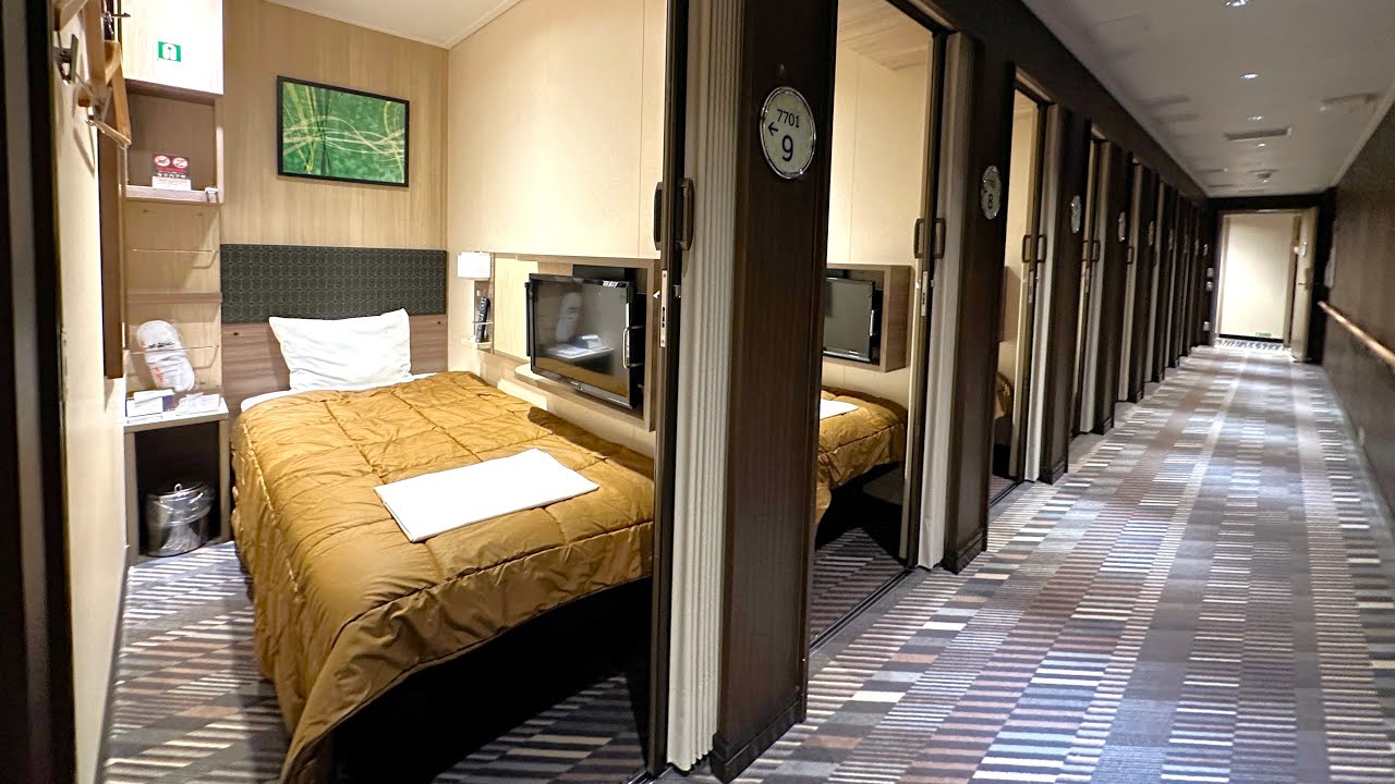 Полуприватная стильная капсула на пароме | 120 долларов из Осаки в Кагосиму в Японии