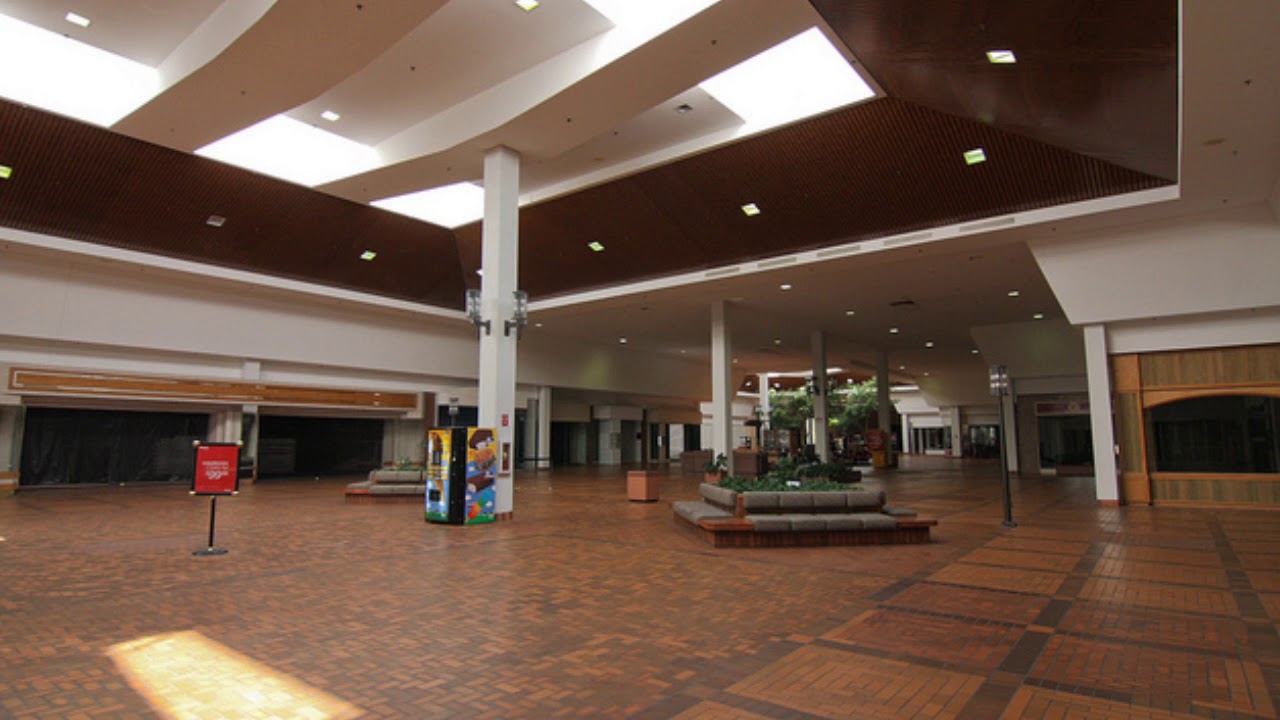 Don't Stop 'Till You Get Enough by Michael Jackson playing in  empty mall