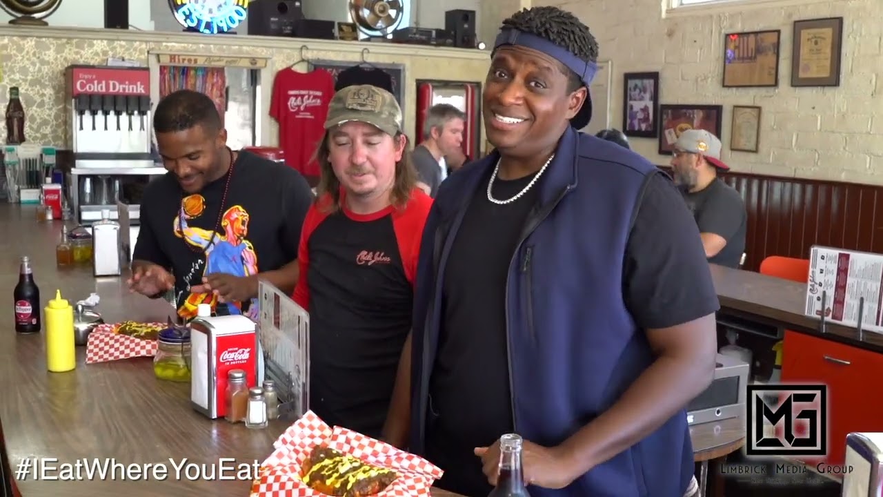 Eating Live with Sly - Season 5 Ep. 2 - Chili John's