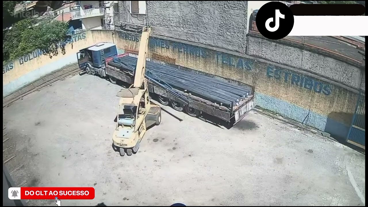 DESCARREGANDO A CARRETA DA SIMEC