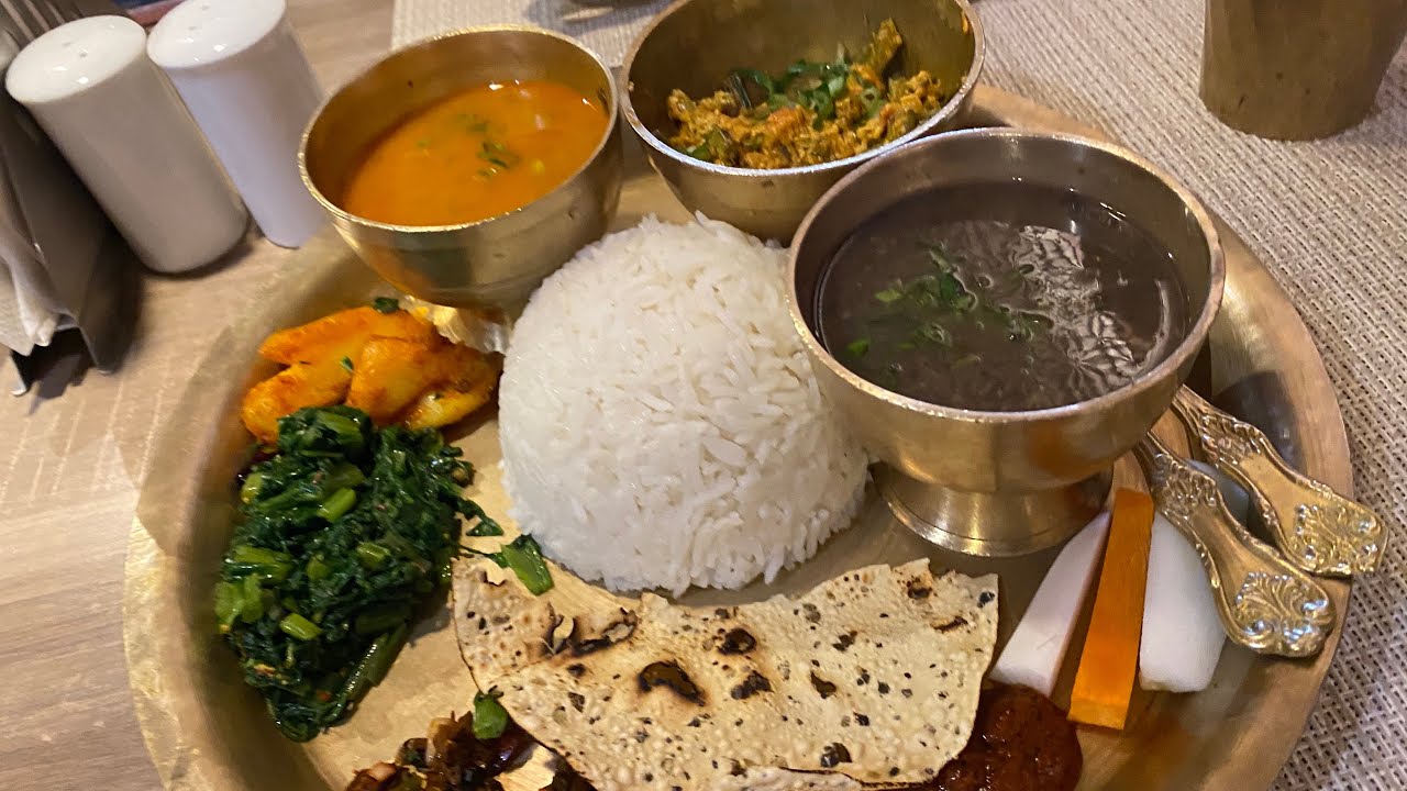 Sikkim Local Cuisine | Gangtok Food Tour | Nepali Food | M.G. Marg Vlog