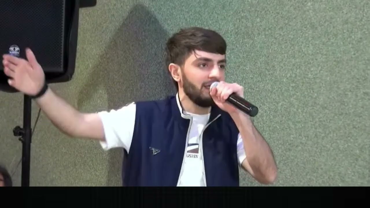 İki canavar o yandadır iki canavar bu yanda - Qırğın deyişmə