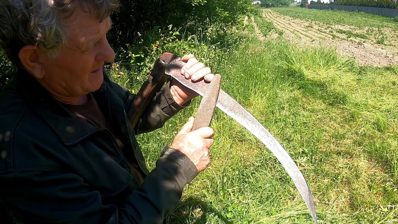 Kombajnista Kazimierz wraca do kosy Koszenie trawy