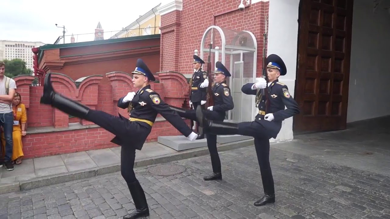 [Viagem transiberiana]: Troca da guarda no Kremlin, em Moscou