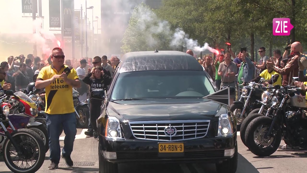 Indrukwekkend afscheid van NAC-icoon Hein van Poppel