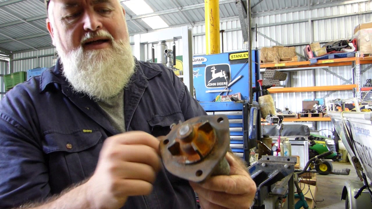 How to fit a new seal into an early TEA20 tractor water pump