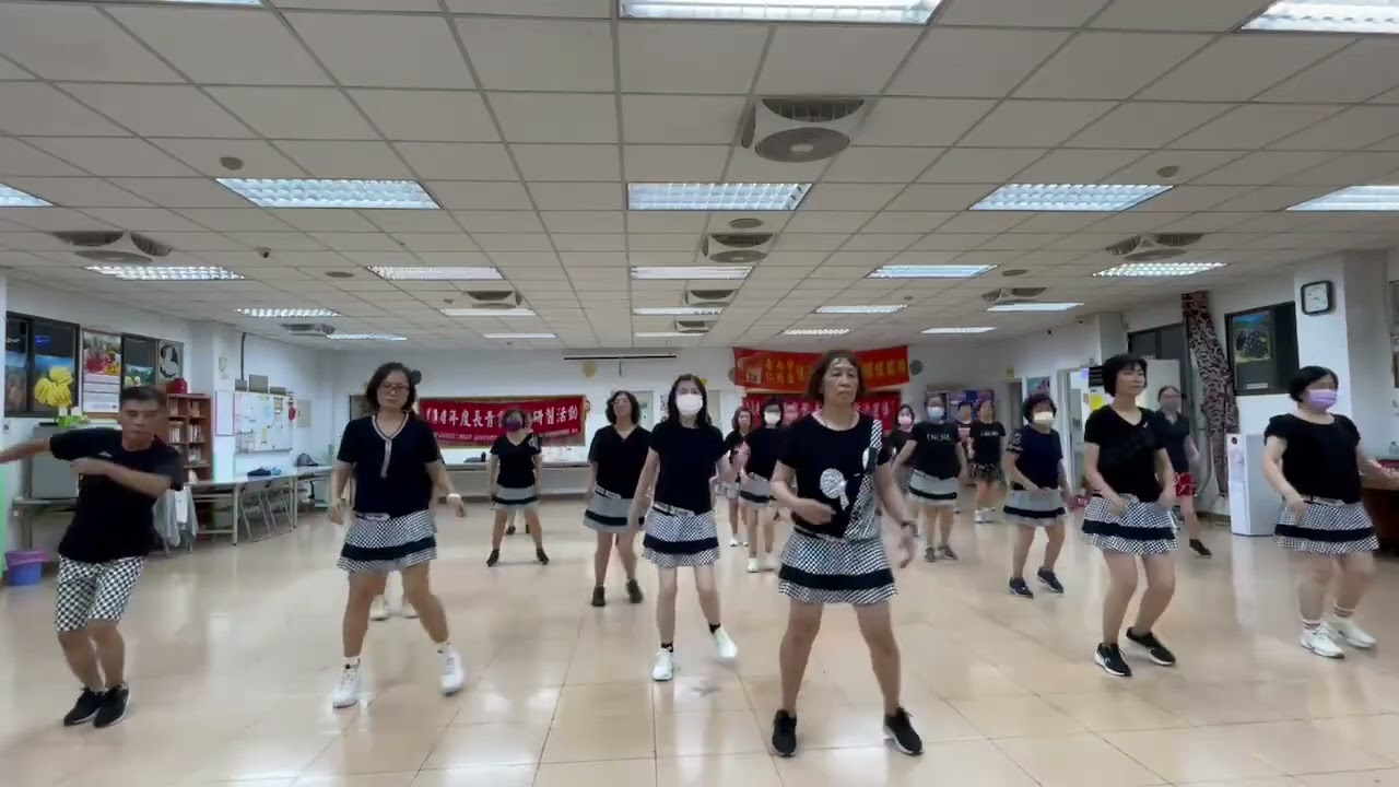 靓麗舞蹈班《我在你左右》編舞：陳釆霞老師．示範：王碧玲老師