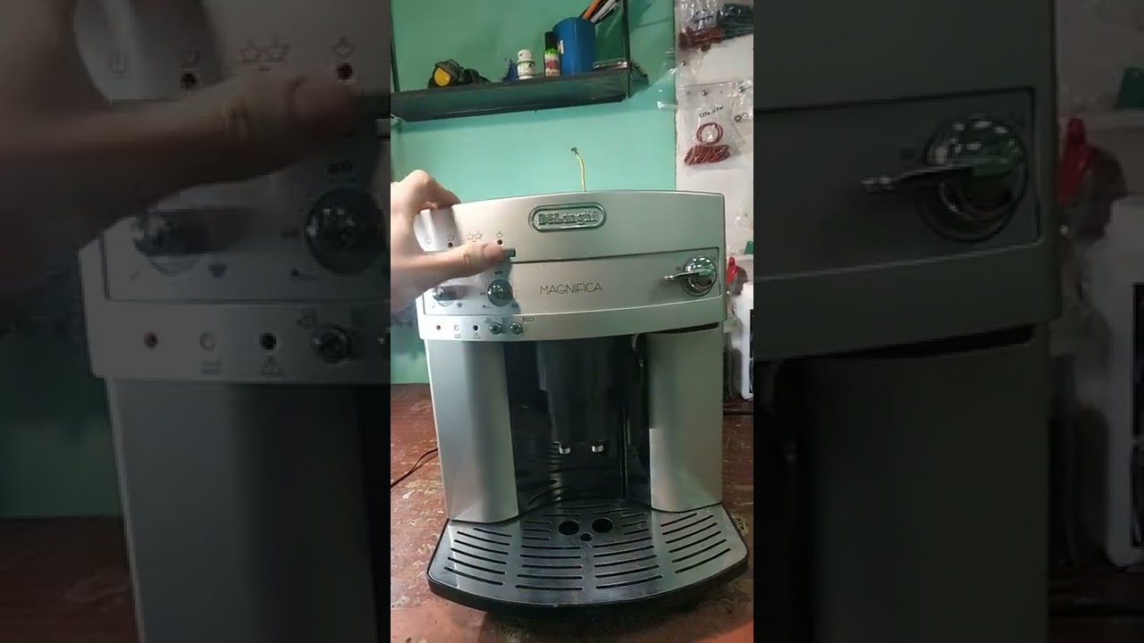 кофемашина Delonghi мигают нижние индикаторы поочередно . Адаптация кофемашины. Не включается