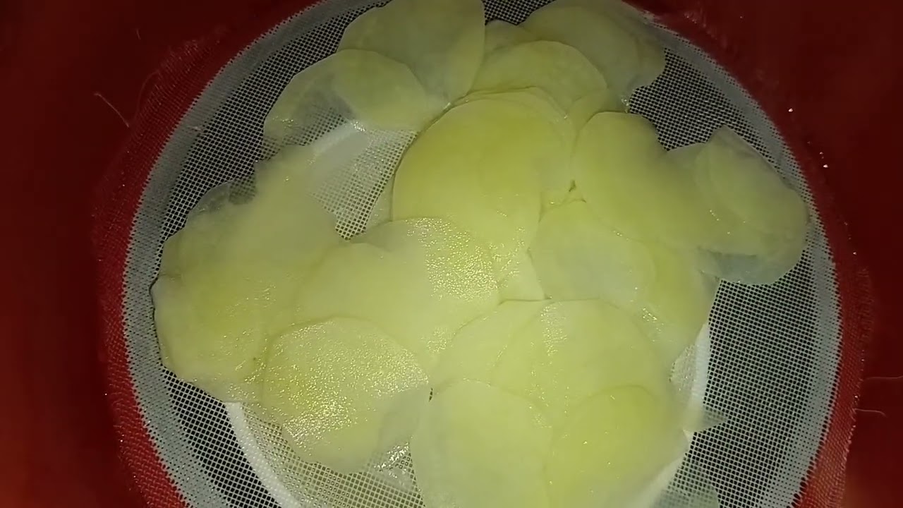 Crispy Crunchy Potato 🥔🥔🥔🥔 Chips 🍟🍟🍟🍟. Ek Bar Try Jarur Kren... #viralvideos #food #cooking #recipe 