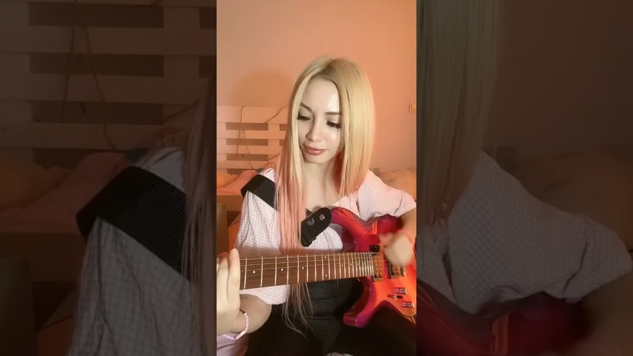 Pembe elektro gitar aldım 💖