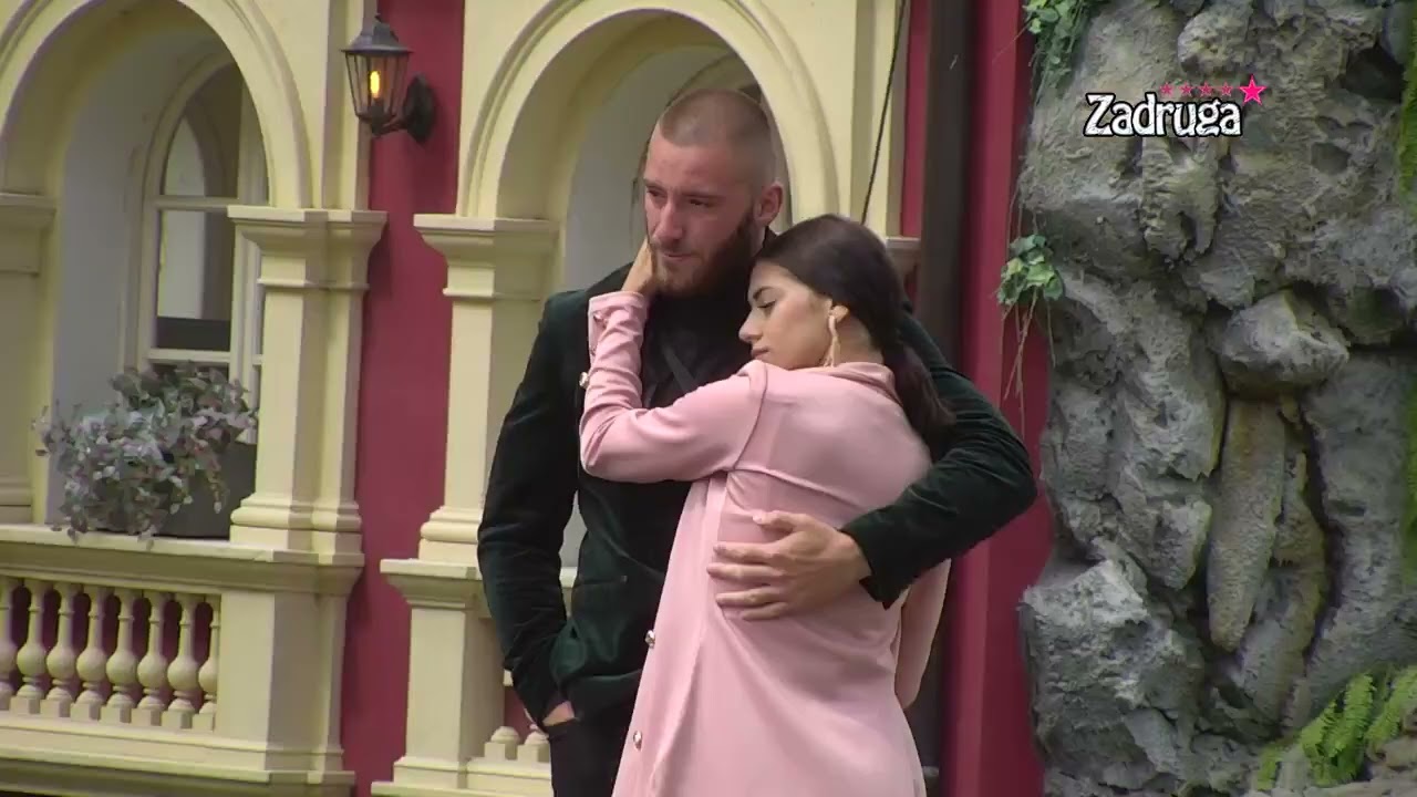 Zadruga 5 - Mina, Mensur i Milica se fotografišu - 16.04.2022.