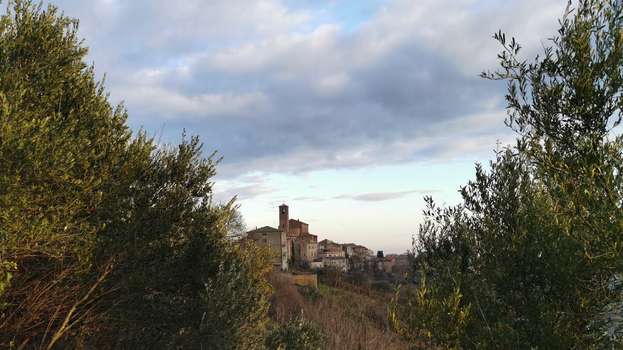 Italy 4K : Massignano - Marche -  Italia Paesaggi e Paesi - Huawei P30 Pro