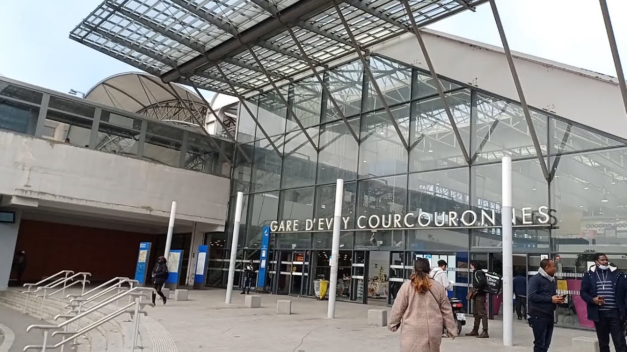 View of Évry Courcouronnes | RER station in Évry | RER D | France