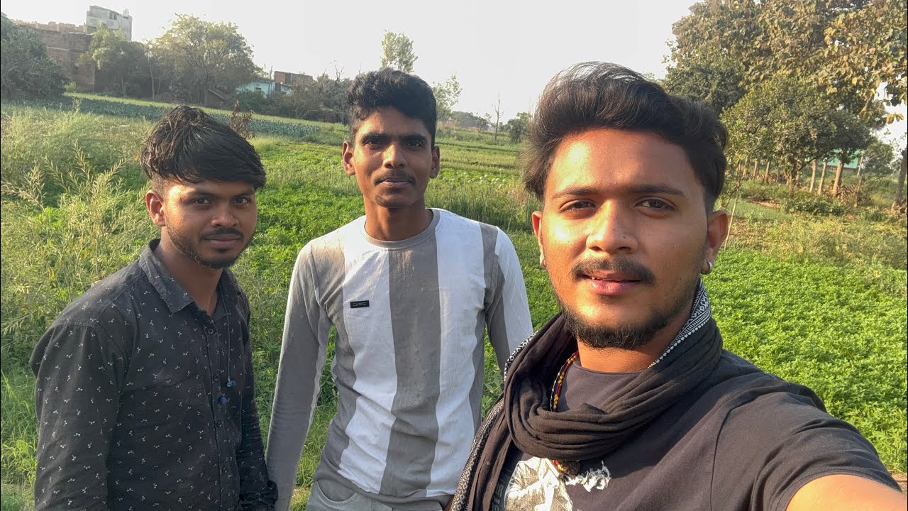 Aaj photo shoot karne aa gaye khet mai 😋