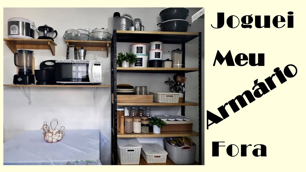 Cozinha minimalista,TROQUEI O ARMÁRIO POR UMA ESTANTE ABERTA 