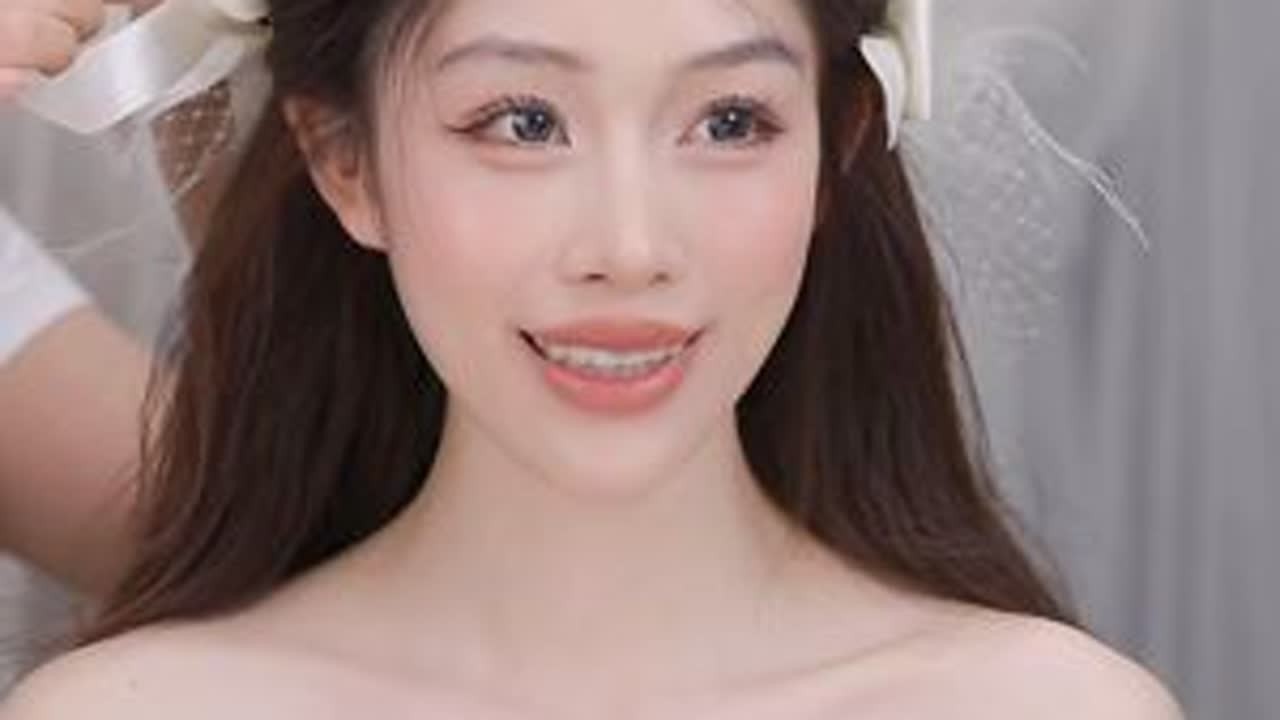 超级详细的仙女披发教程！赶紧get江浙沪新娘同款！ 明年的流量发型趋势就是这种仙仙的少女披发造型姐妹们喜欢这样的简单落地的造型嘛赶紧学起来吧～#化妆师的工作日常 #披发造型 #新娘披发造...