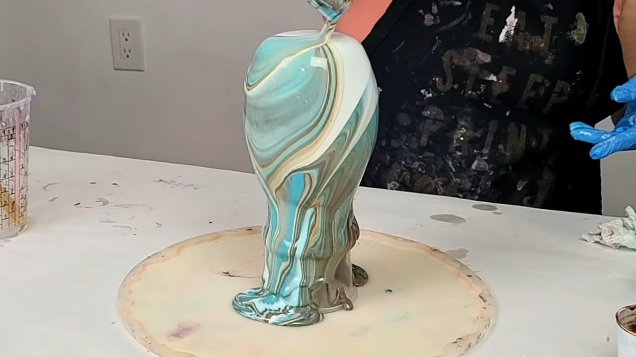 Набор из ваз и чаш из грязной смолы