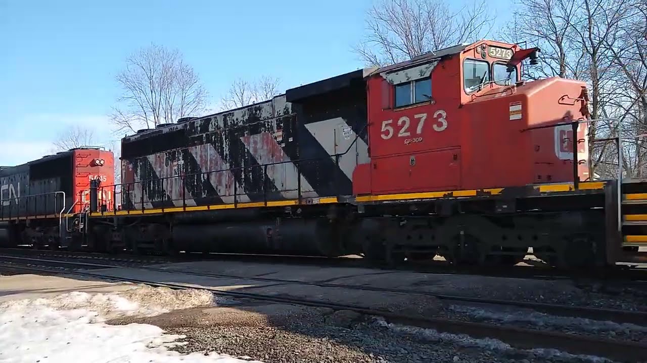 Nice horn show from CN M396 with a GECX Demonstrator & CN SD40-2W