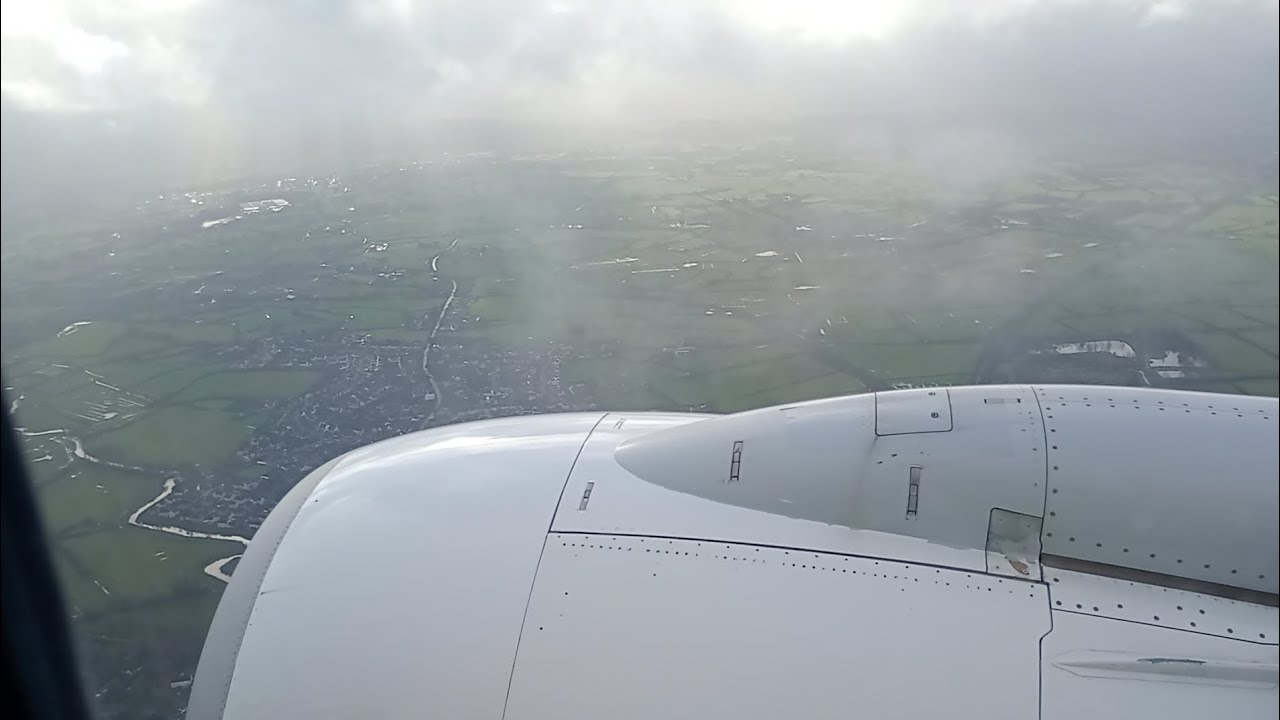Battling though the clouds  | Full landing in EGGD with Ryanair 
