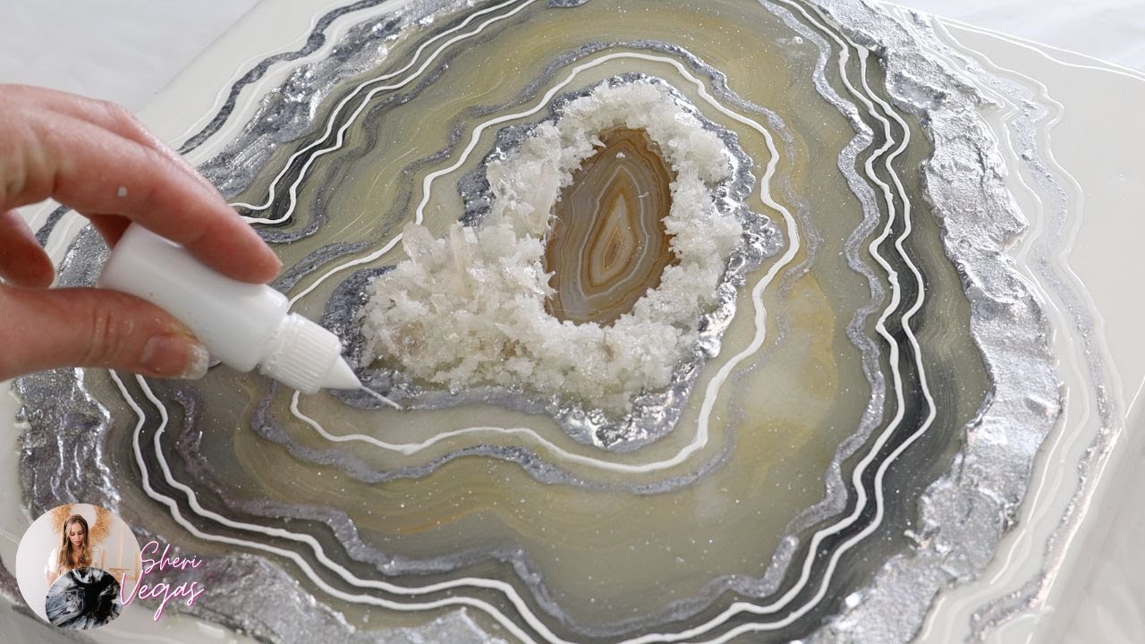 Wow! Trying NEW Resin Geode Technique