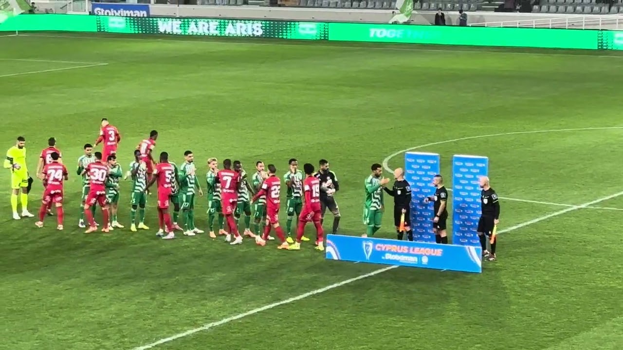 Η είσοδος των παιχτών στο Αρης - Ομόνοια