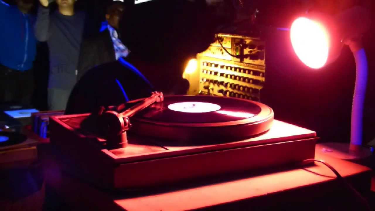 KING EARTHQUAKE vs KING ALPHA @Tudor Rose 28 June 2013