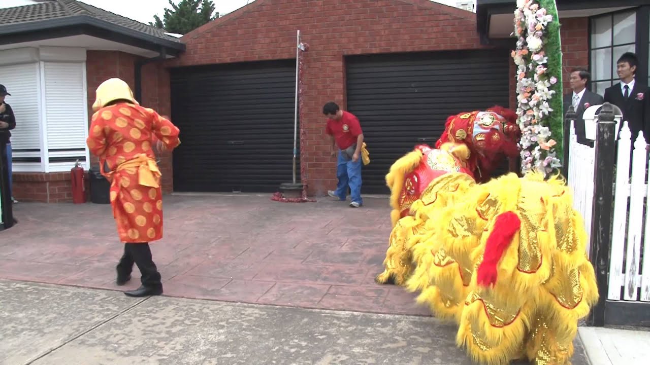 Lion Dance at Bride's House - Phi Ha Wedding