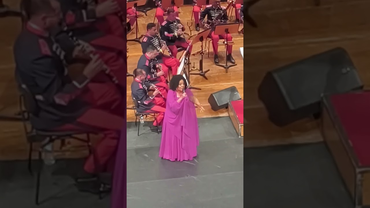 C&eacute;lia Soul - Concerto Sinf&ocirc;nico, 194&ordm; Anivers&aacute;rio da Pol&iacute;cia Militar do Estado de S&atilde;o Paulo.