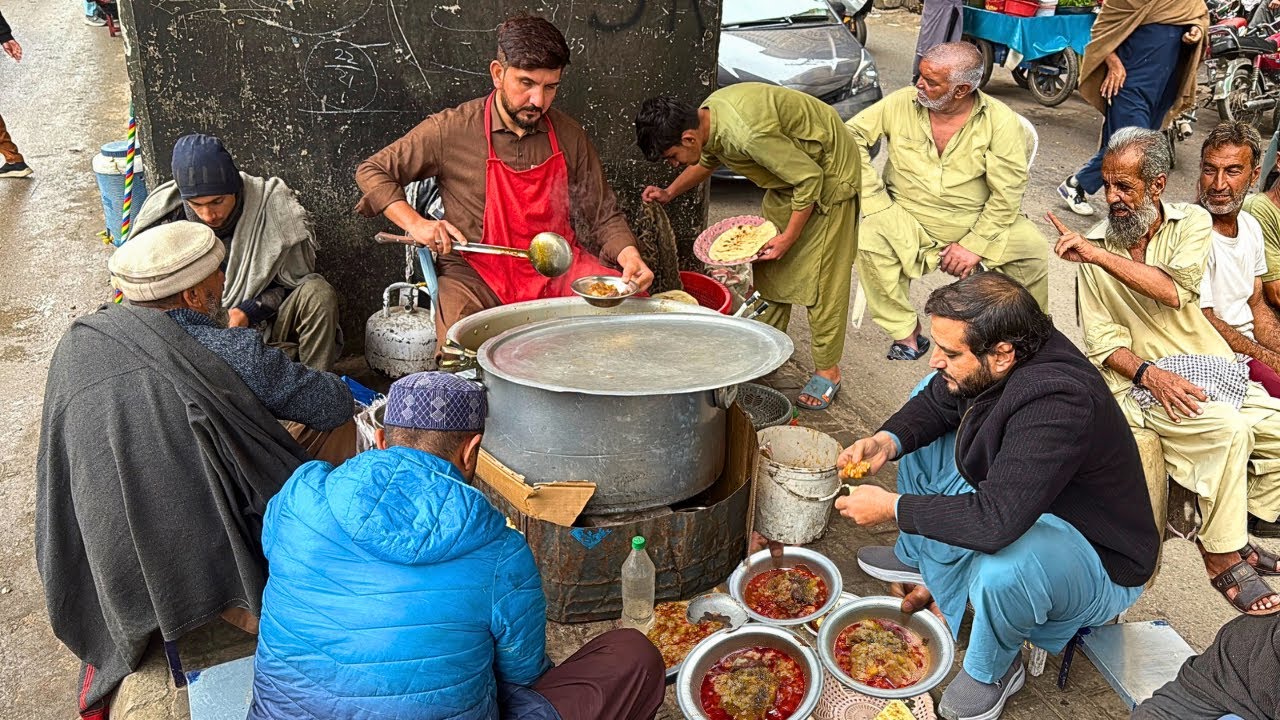 FAROOQ SIRI PAYE BREAKFAST | PESHAWAR MOST DELICIOUS NASHTA | HEAD & LEGS FRY | 200 KG | STREET FOOD