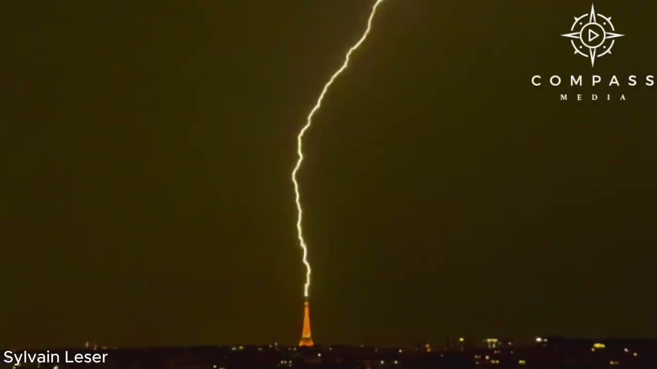Lightning Directly Hits Eiffel Tower