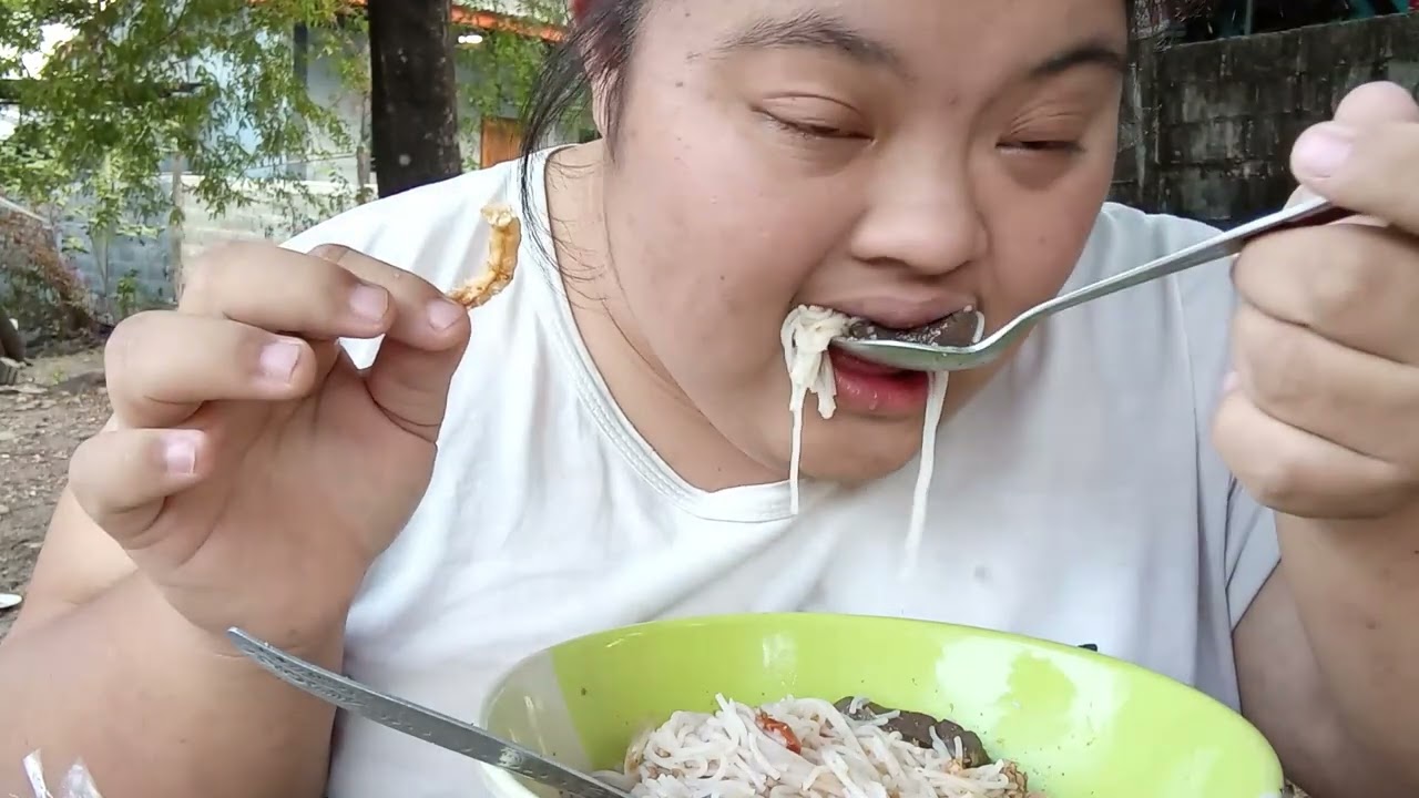 มากินขนมเส้นน้ำเงี้ยวตีนไก่เจ้าแม่ทำให้เจ้า