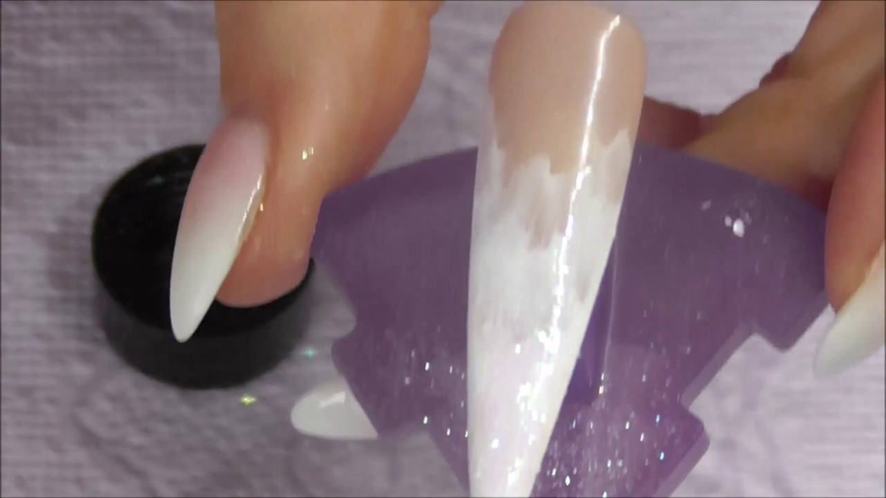 Naildesign mit einer Art von French mit Glitzer, Stamping und Malerei