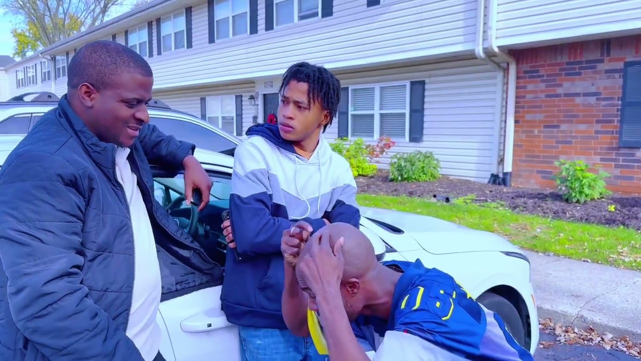 4 Make [Sketch 2] Papy G/ Evens/ se kou moun ap pran san kanpe