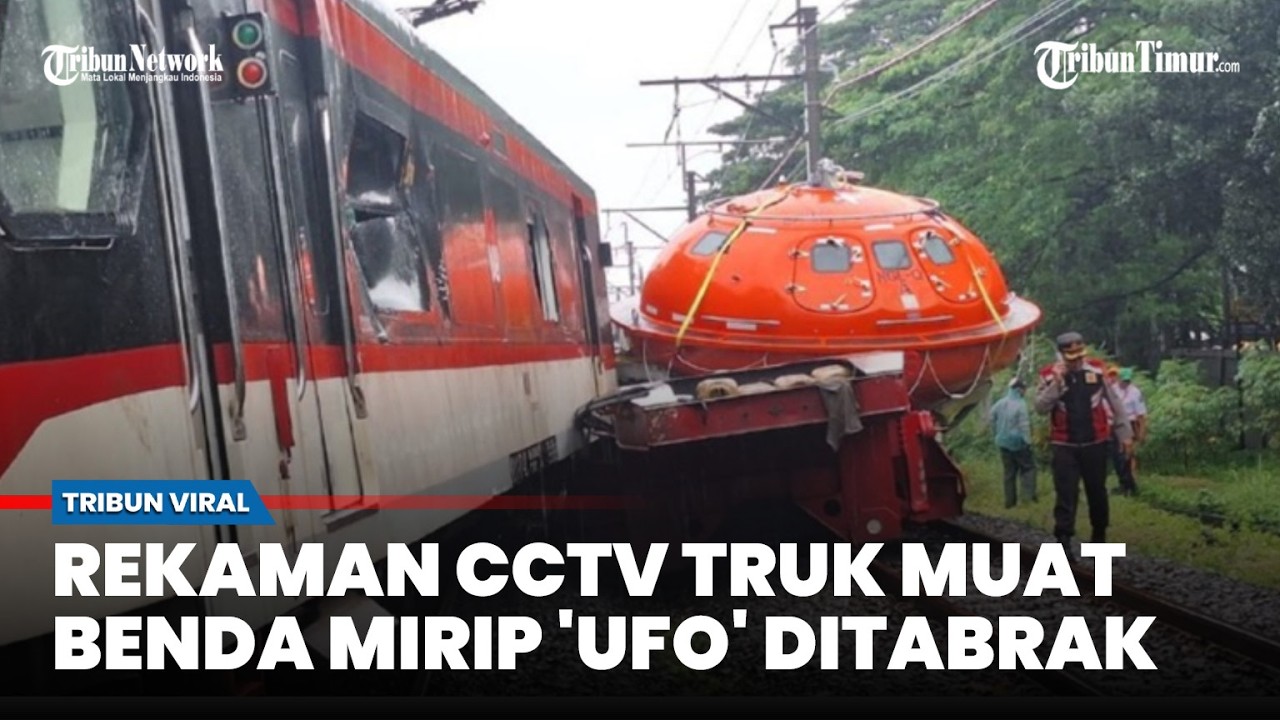 Inilah Rekaman CCTV Detik-detik Mobil Truk Bermuatan Benda Mirip 'UFO' Ditabrak Kereta