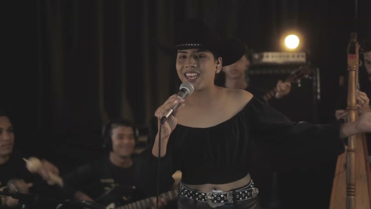 Emily Galaviz - Popurrí 01 (Video Oficial)