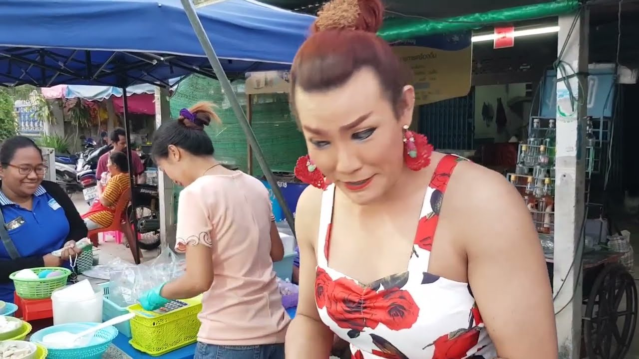 Переломный момент в жизни: острый салат из морепродуктов от тети Коб (Таиланд).