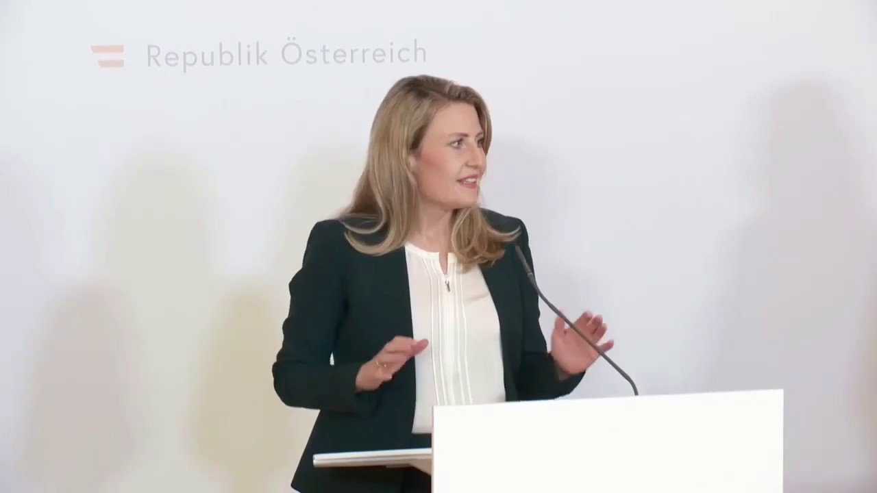 LIVE: Bundesministerin Susanne Raab, Justizministerin Alma Zadic und Bundesministerin Christine Asch