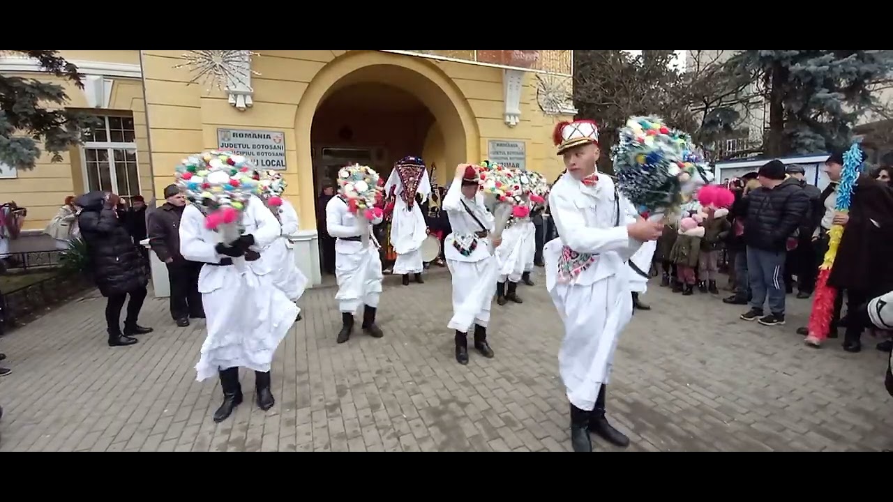 Caiutii de la Tudora, dans in fata Primariei Botosani